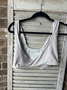 Fabletics Womens Crossover Cream Low Impact Sports Bra Sz Medium  Activewear.